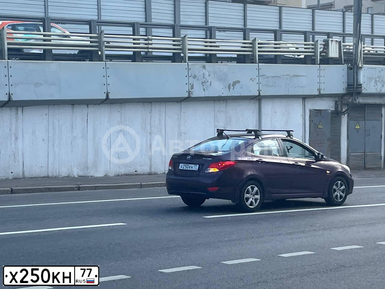 Фото автомобиля HYUNDAI SOLARIS, 2013 — госномер Х250КН77. Цвет: ФИОЛЕТОВЫЙ