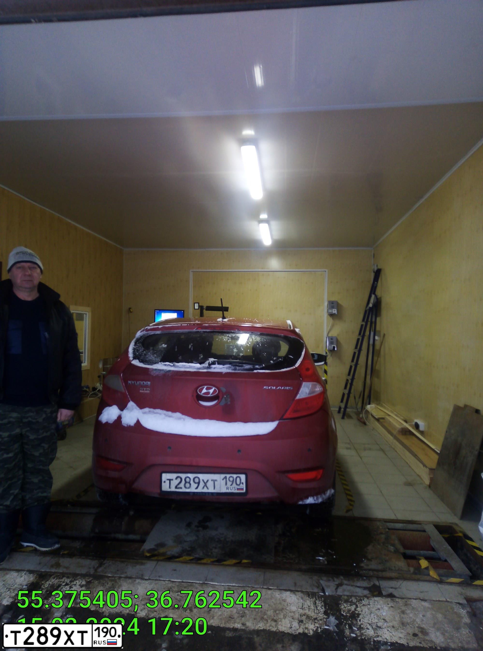 Фото автомобиля HYUNDAI SOLARIS, 2013 — госномер М128АО702. Цвет: КРАСНЫЙ