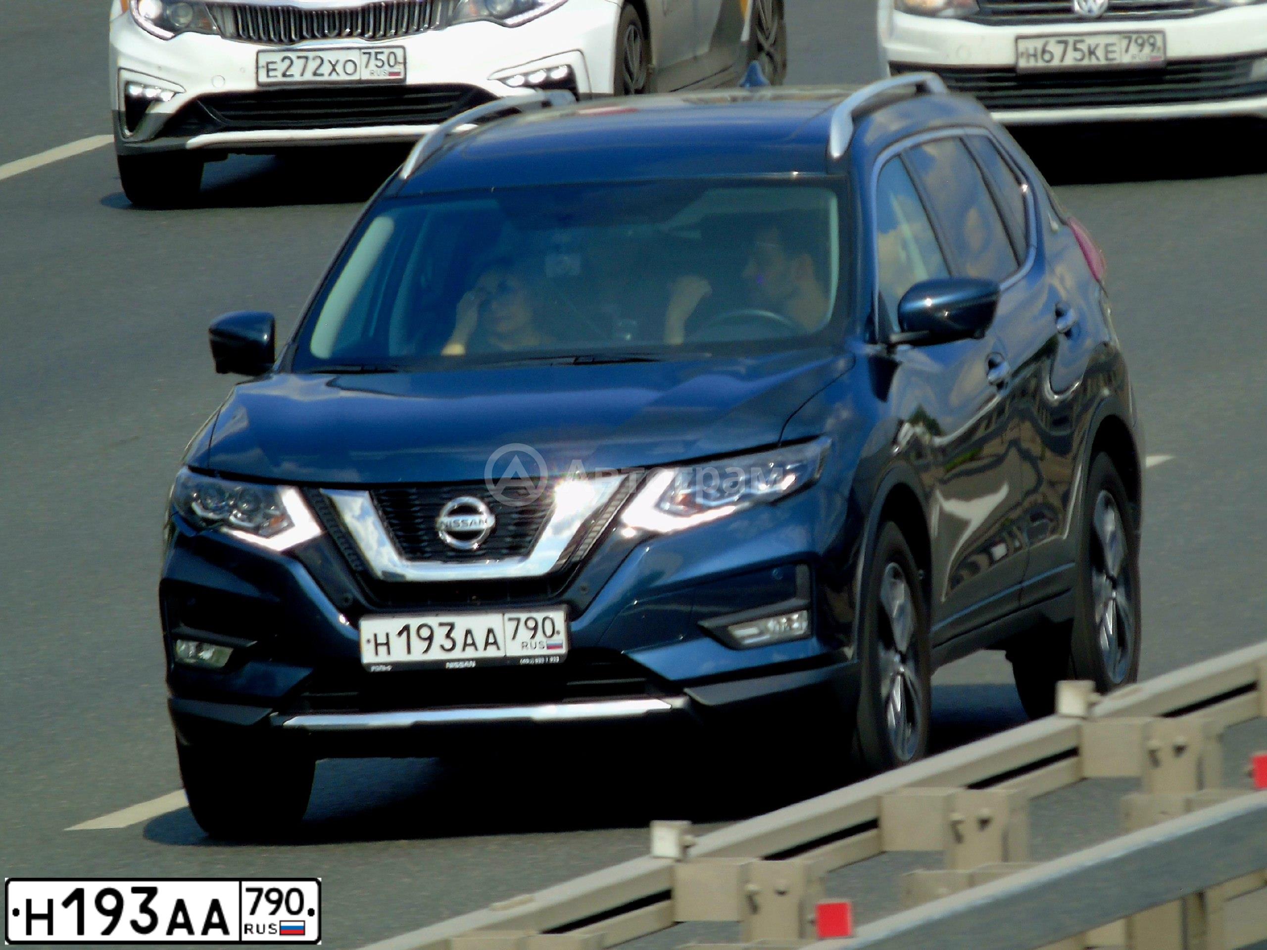Фото автомобиля NISSAN X-TRAIL, 2020 — госномер Н193АА790. Цвет: синий