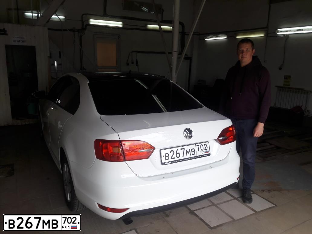 Фото автомобиля VOLKSWAGEN JETTA, 2014 — госномер А277НН702. Цвет: Белый