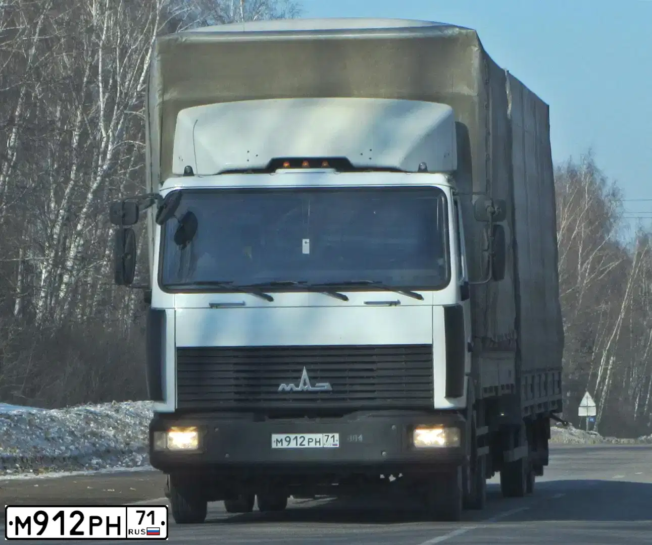 Фото автомобиля MAZ 4371 /4X2/, 2012 — госномер А412УА33. Цвет: БЕЛЫЙ