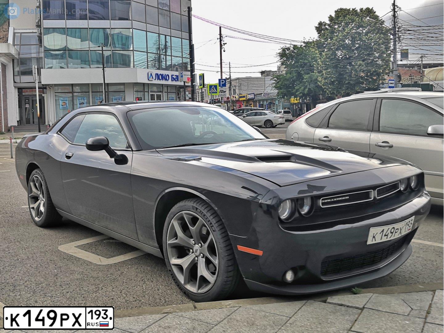 Фото автомобиля DODGE CHALLENGER, 2017 — госномер К149РХ193. Цвет: ЧЕРНЫЙ