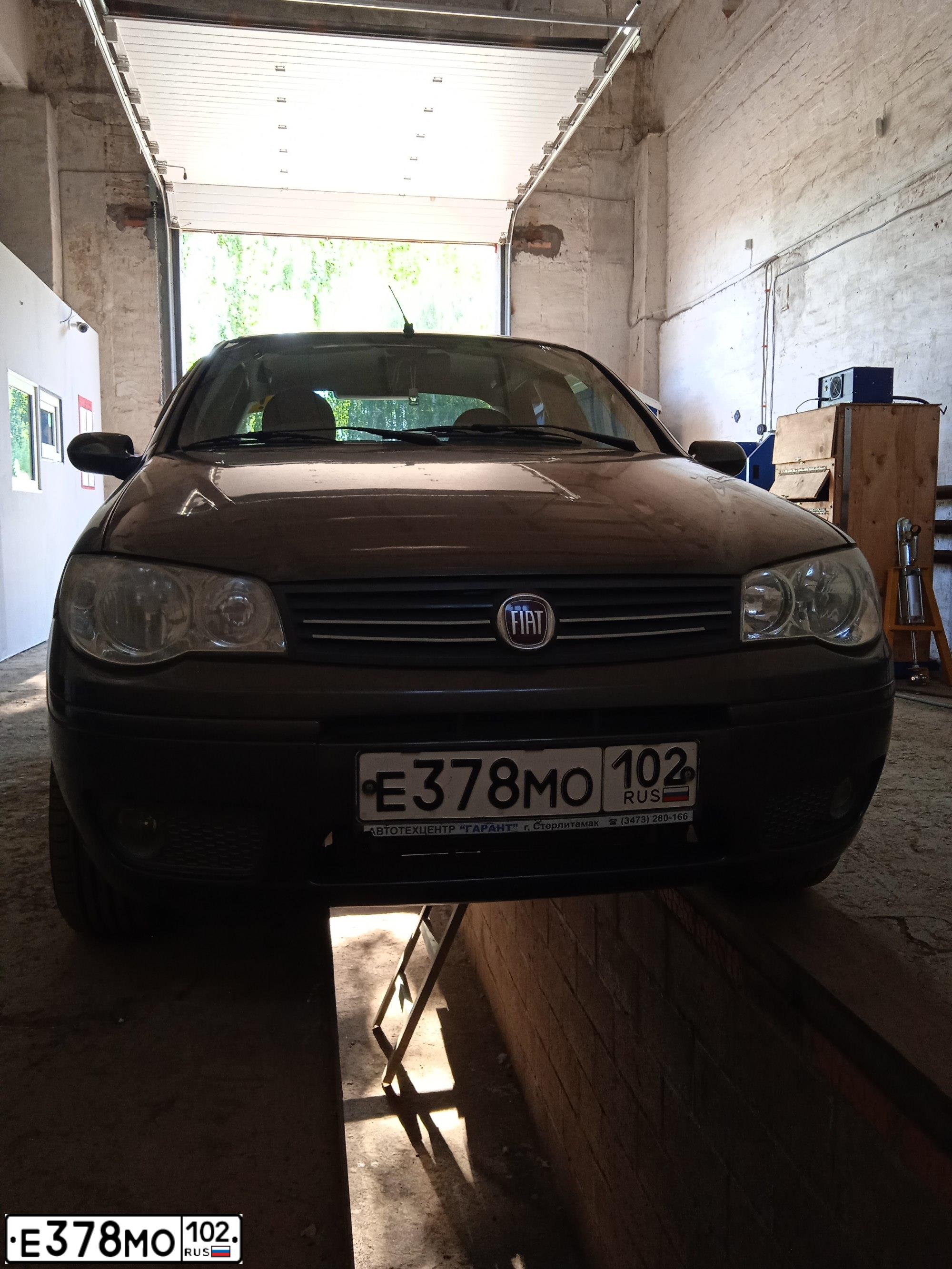 Фото автомобиля FIAT ALBEA, 2008 — госномер Е378МО102. Цвет: серый андерграунд