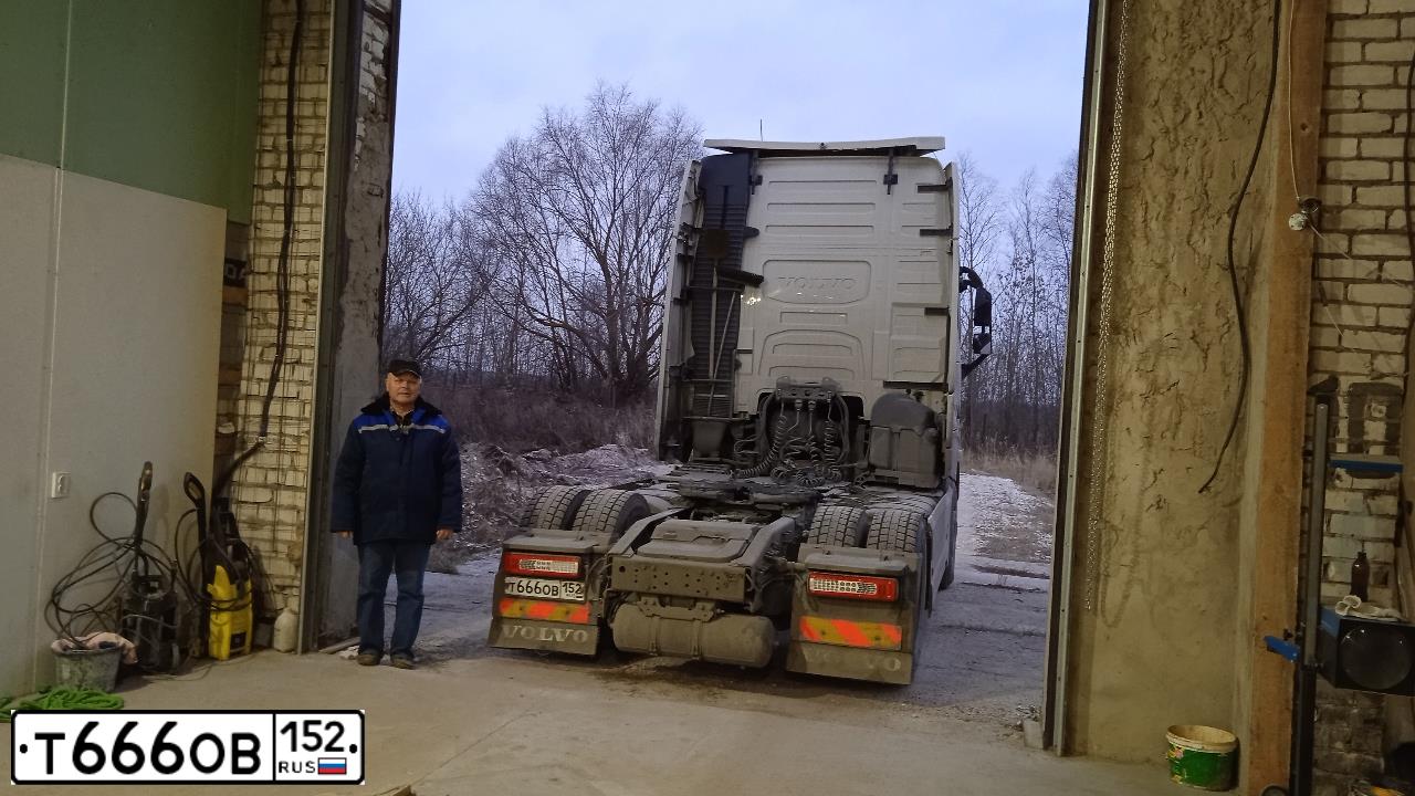 Фото автомобиля VOLVO FH, 2017 — госномер Т666ОВ152. Цвет: Белый