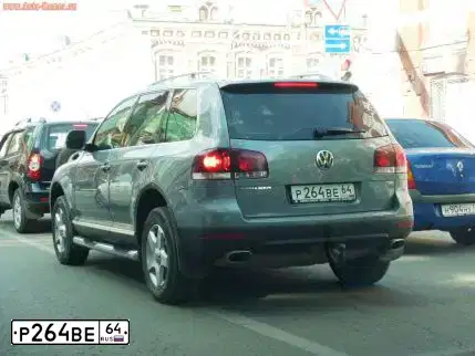 Фото автомобиля VOLKSWAGEN TOUAREG, 2007 — госномер К818ВЕ164. Цвет: СВЕТЛО-СЕРЫЙ