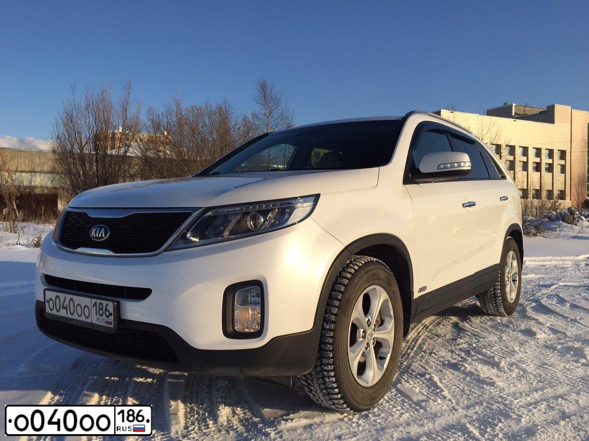 Фото автомобиля KIA SORENTO, 2012 — госномер О040ОО186. Цвет: Белый