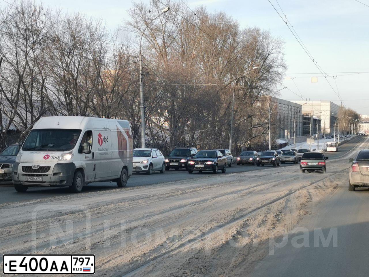 Фото автомобиля PEUGEOT BOXER, 2013 — госномер Р513СР198. Цвет: Белый