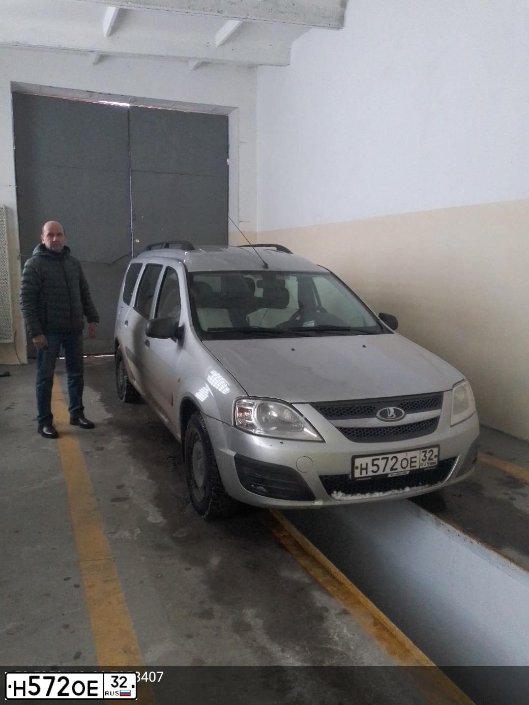 Фото автомобиля LADA LARGUS, 2017 — госномер Н572ОЕ32. Цвет: СЕРЕБРИСТЫЙ