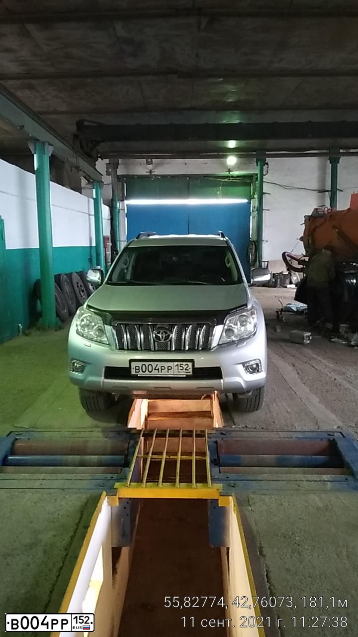 Фото автомобиля VOLKSWAGEN TRANSPORTER, 2004 — госномер У935МТ47. Цвет: СИНИЙ
