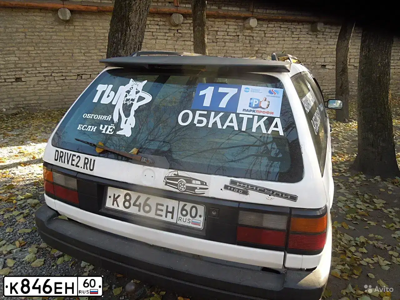 Фото автомобиля VOLKSWAGEN PASSAT, 1988 — госномер Р825КУ78. Цвет: Белый