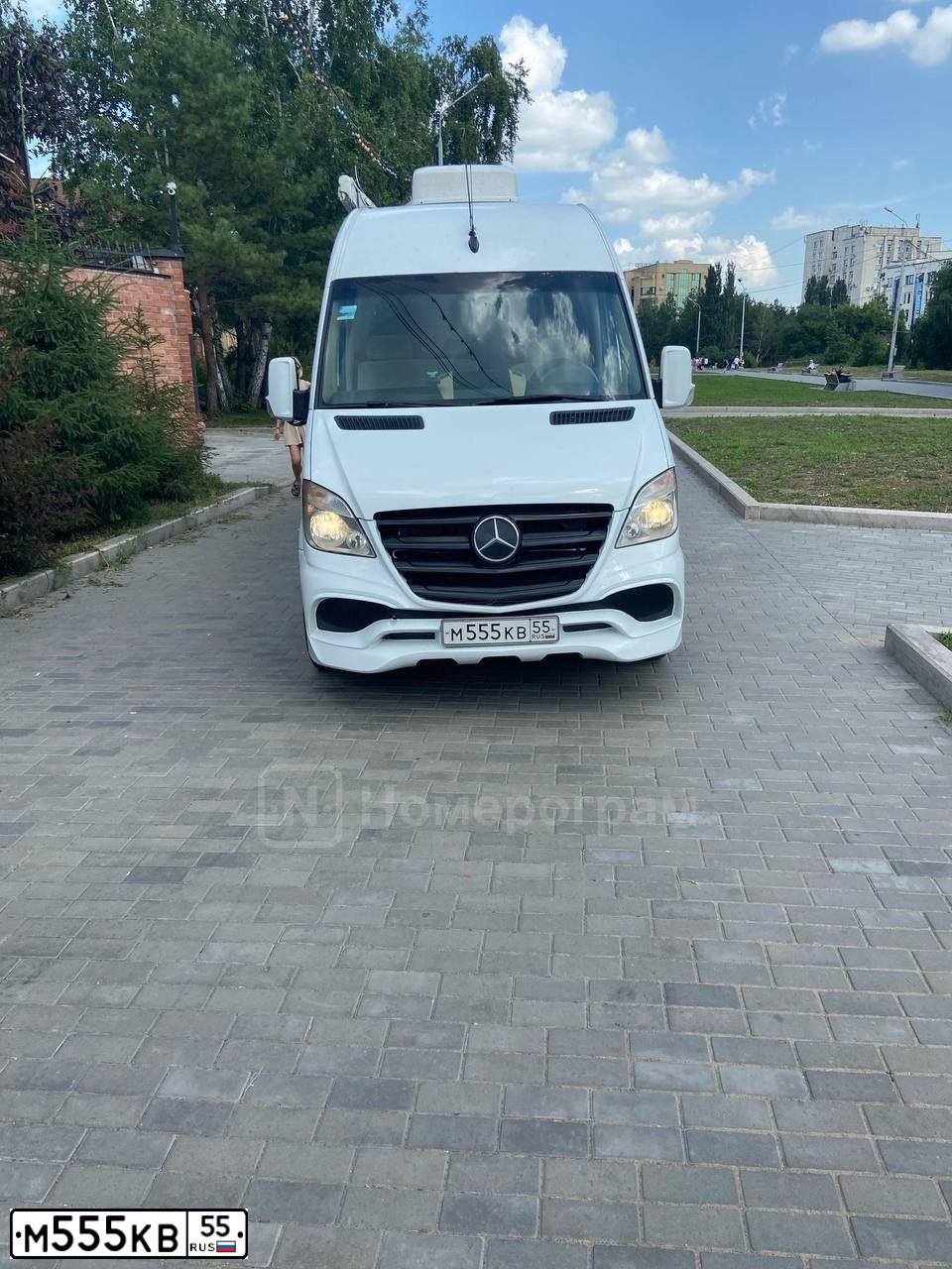 Фото автомобиля DODGE SPRINTER, 2007 — госномер М555КВ55. Цвет: БЕЛЫЙ