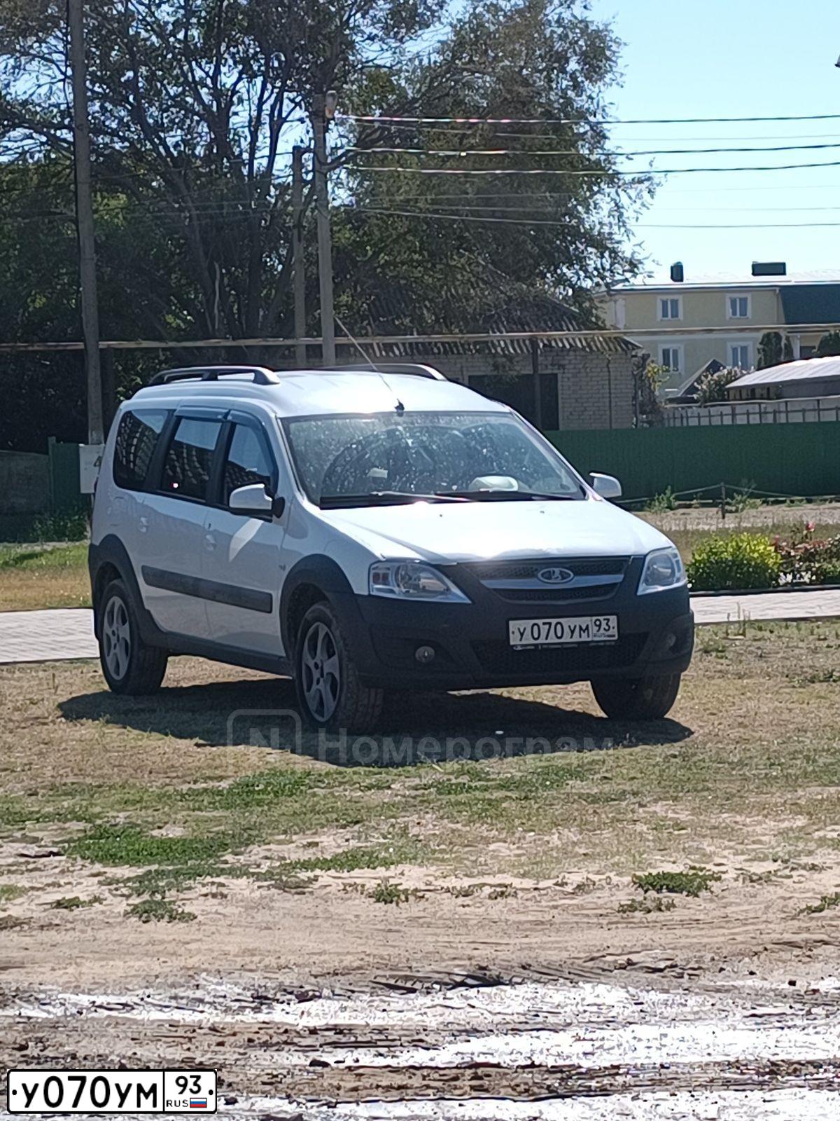 Фото автомобиля PEUGEOT 308, 2010 — госномер С004АУ123. Цвет: Белый