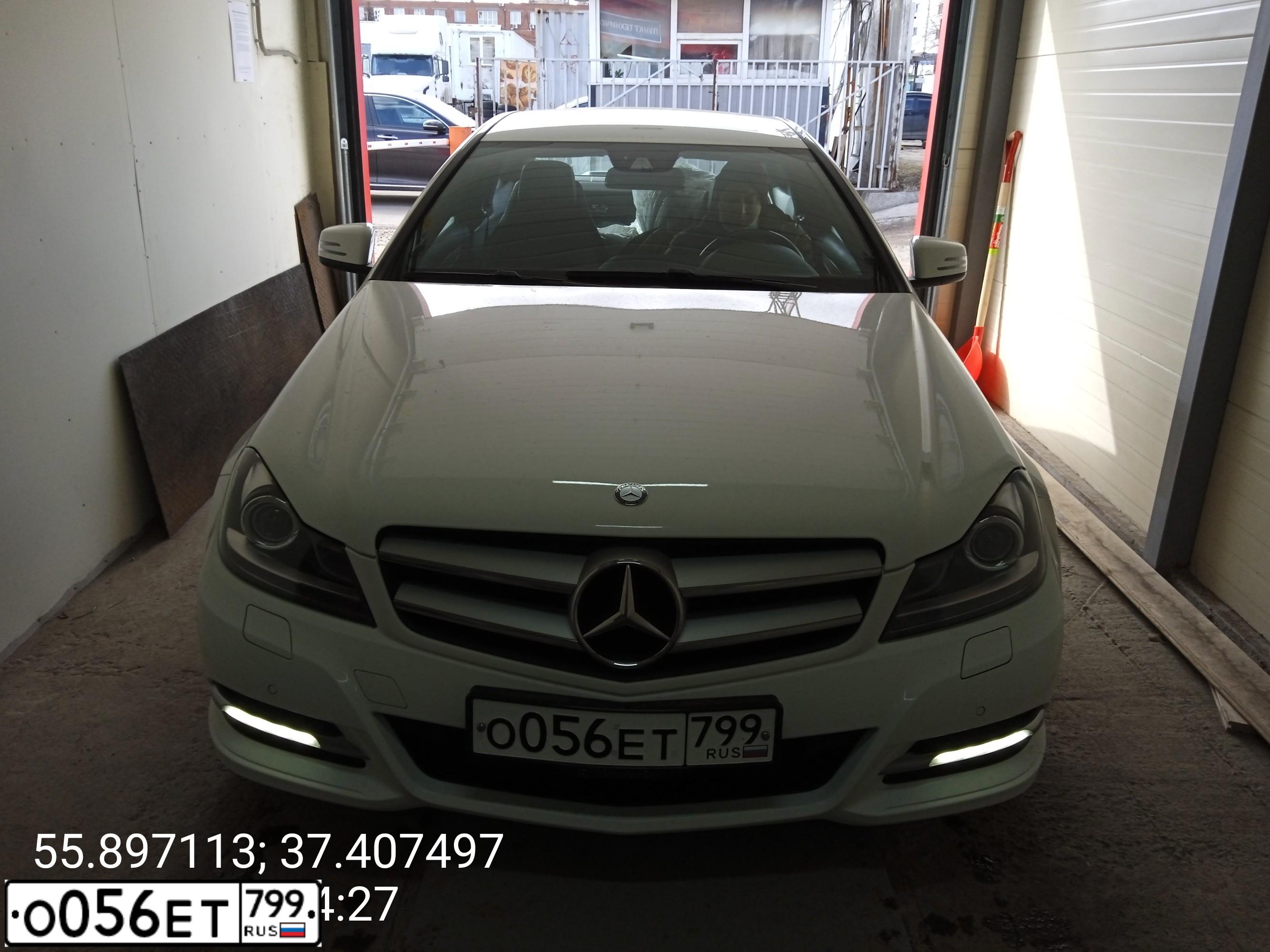 Фото автомобиля MERCEDES C-KLASSE, 2015 — госномер О056ЕТ799. Цвет: Белый