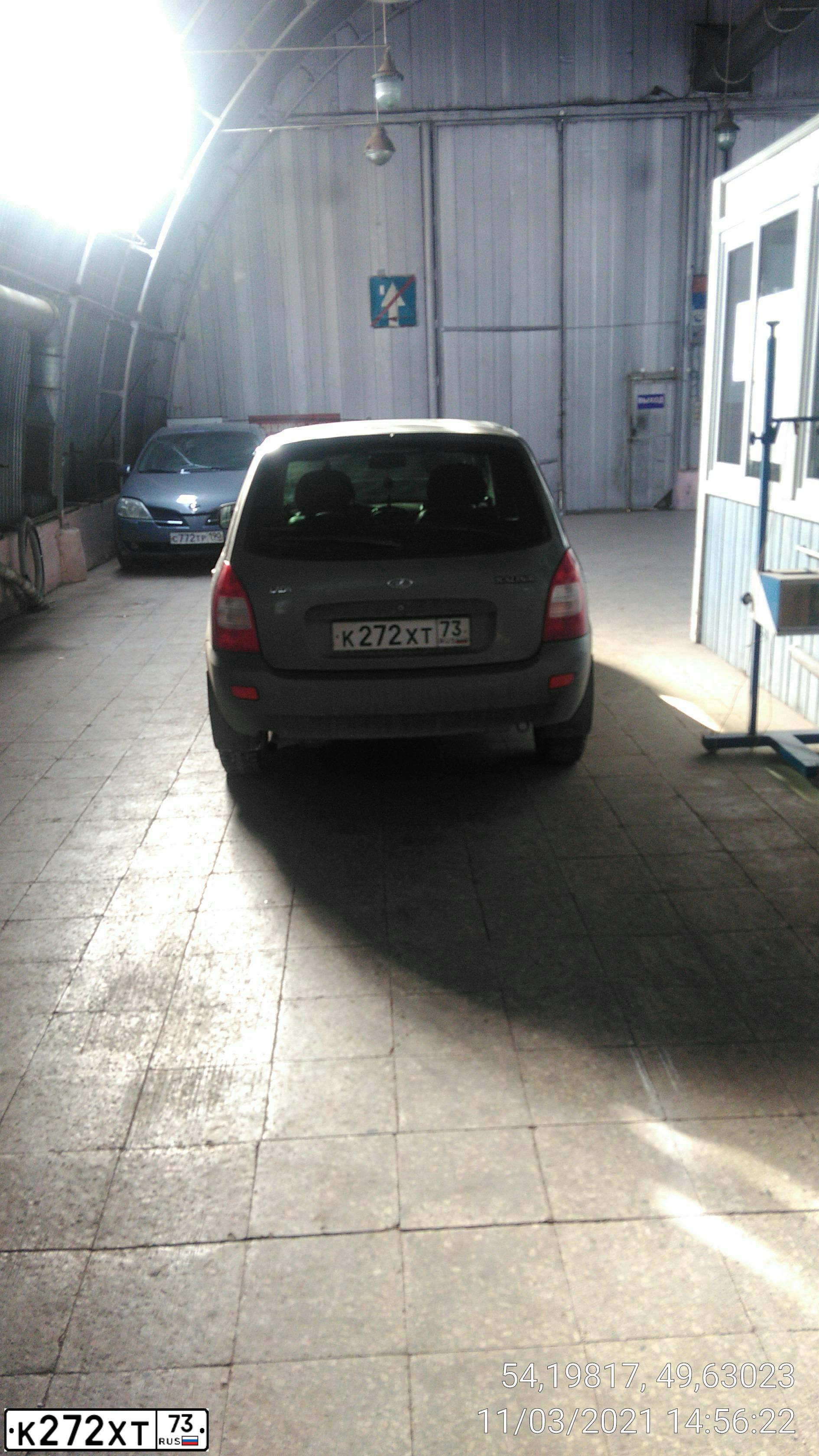 Фото автомобиля LADA 1117 KALINA, 2010 — госномер К272ХТ73. Цвет: ТЕМНО СЕРЫЙ МЕТАЛЛИК