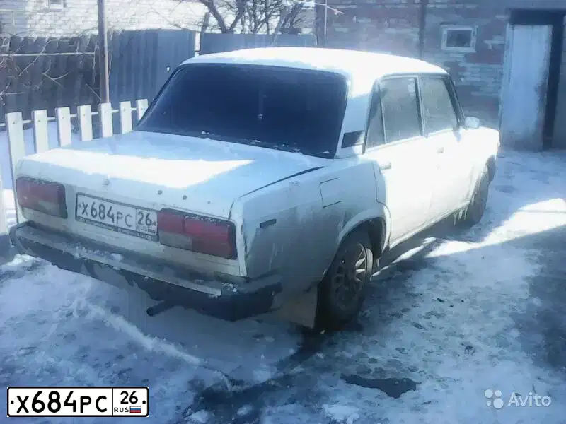 Фото автомобиля LADA 2107, 2004 — госномер Х684РС26. Цвет: ЯРКО-БЕЛЫЙ