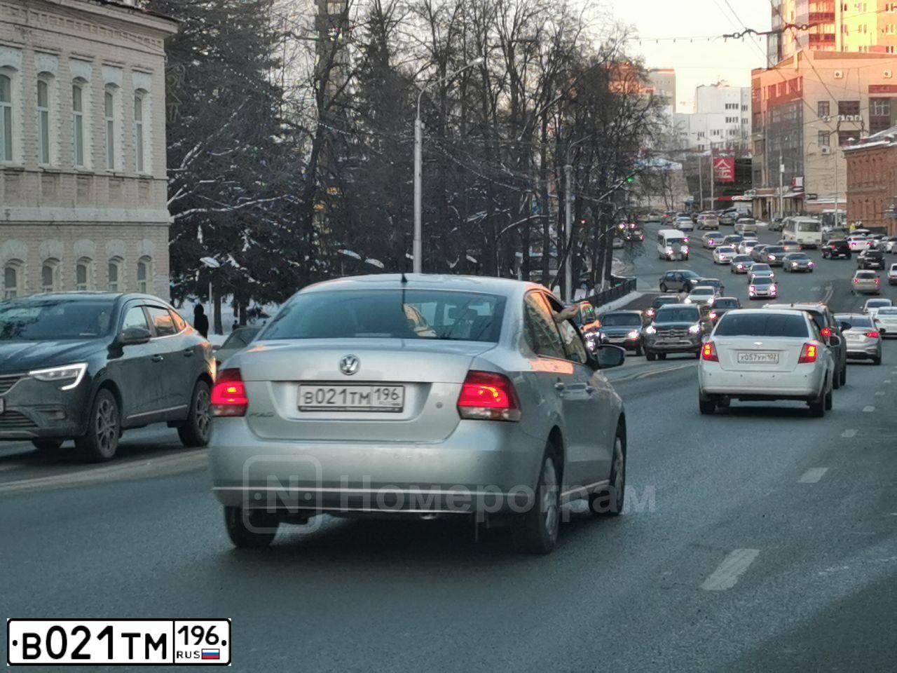 Фото автомобиля VOLKSWAGEN POLO, 2015 — госномер С161КА68. Цвет: СЕРЕБРИСТЫЙ