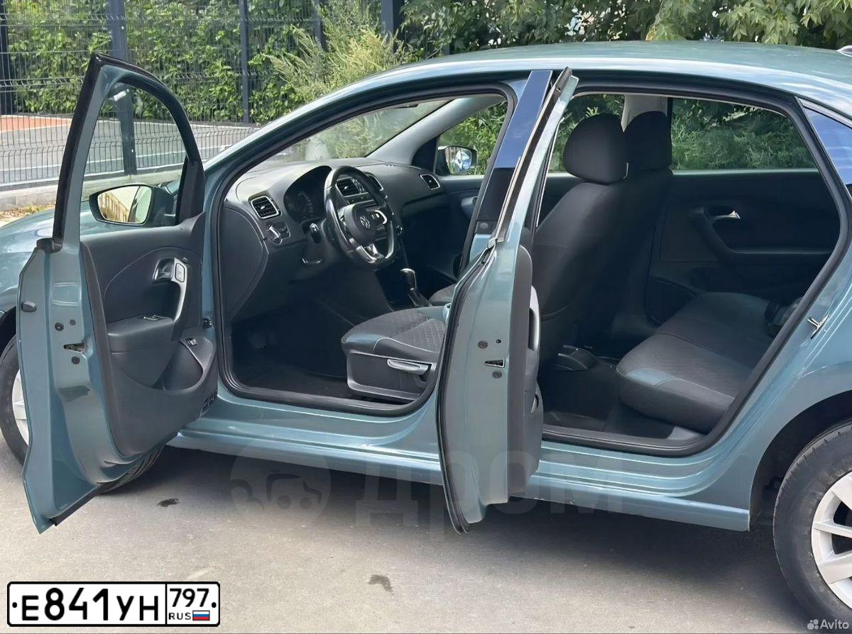 Фото автомобиля VOLKSWAGEN POLO, 2019 — госномер Р279ЕЕ82. Цвет: СЕРО-СИНИЙ