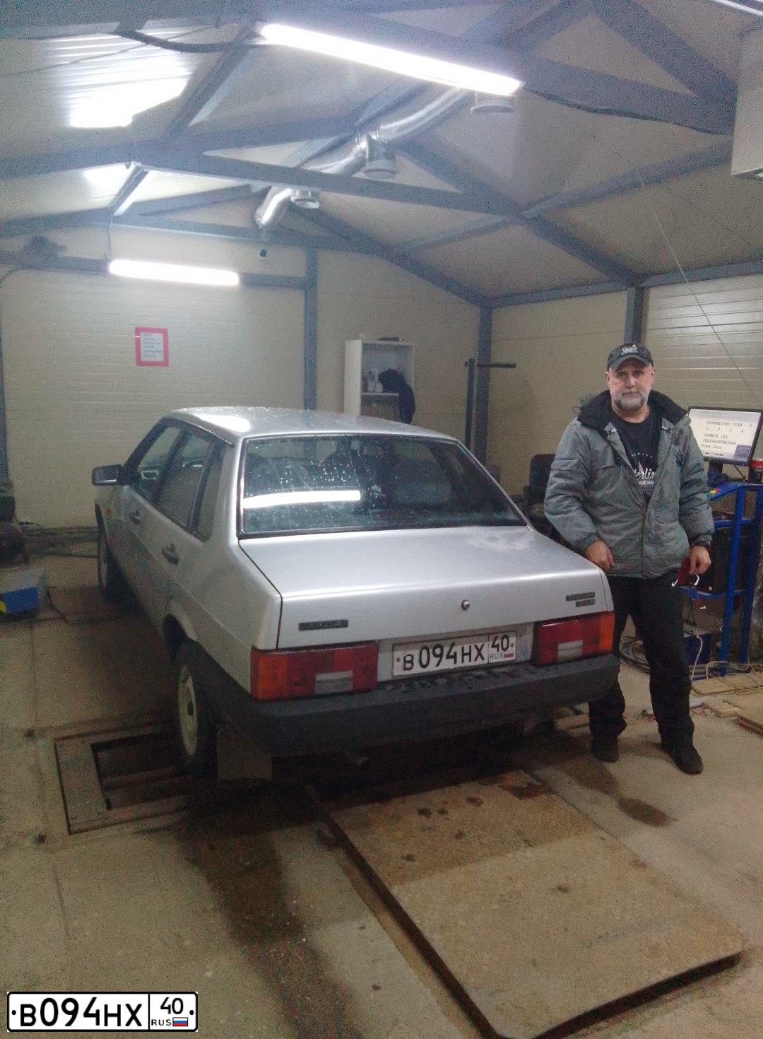 Фото автомобиля LADA 2109 SAMARA, 2002 — госномер Е409УТ790. Цвет: СЕРЕБРИСТЫЙ