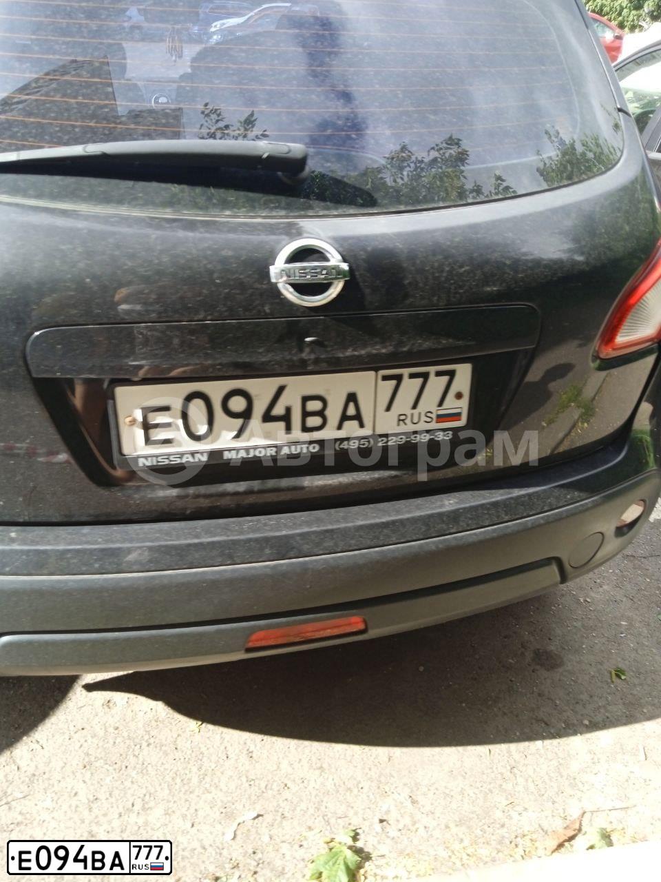 Фото автомобиля NISSAN QASHQAI, 2013 — госномер Е094ВА777. Цвет: ЧЕРНЫЙ