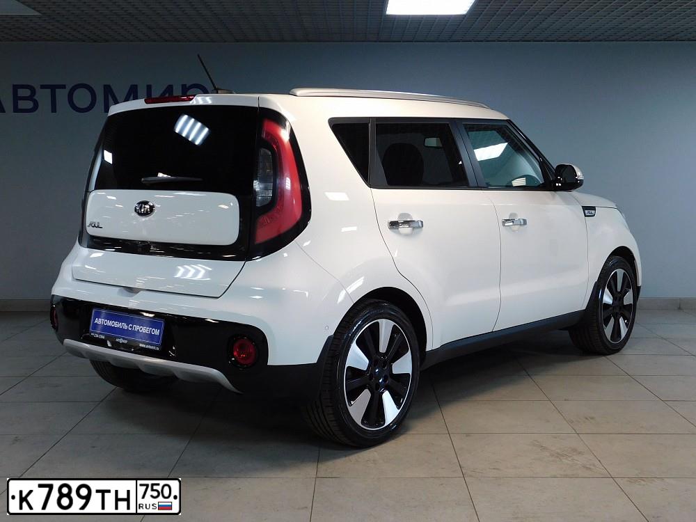 Фото автомобиля KIA SOUL, 2018 — госномер Е443ХА82. Цвет: Белый