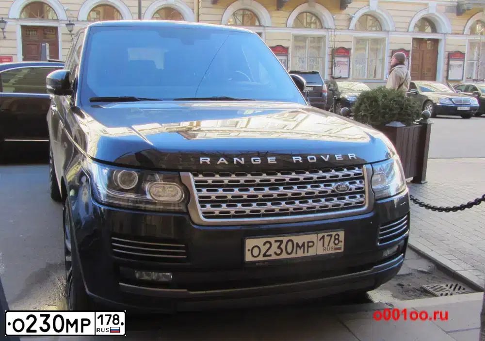 Фото автомобиля LANDROVER RANGE ROVER, 2013 — госномер О230МР178. Цвет: ЧЕРНЫЙ
