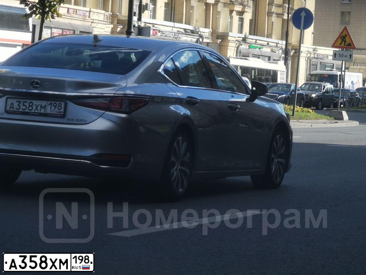Фото автомобиля LEXUS ES250, 2018 — госномер О821МС72. Цвет: СВЕТЛО-СЕРЫЙ