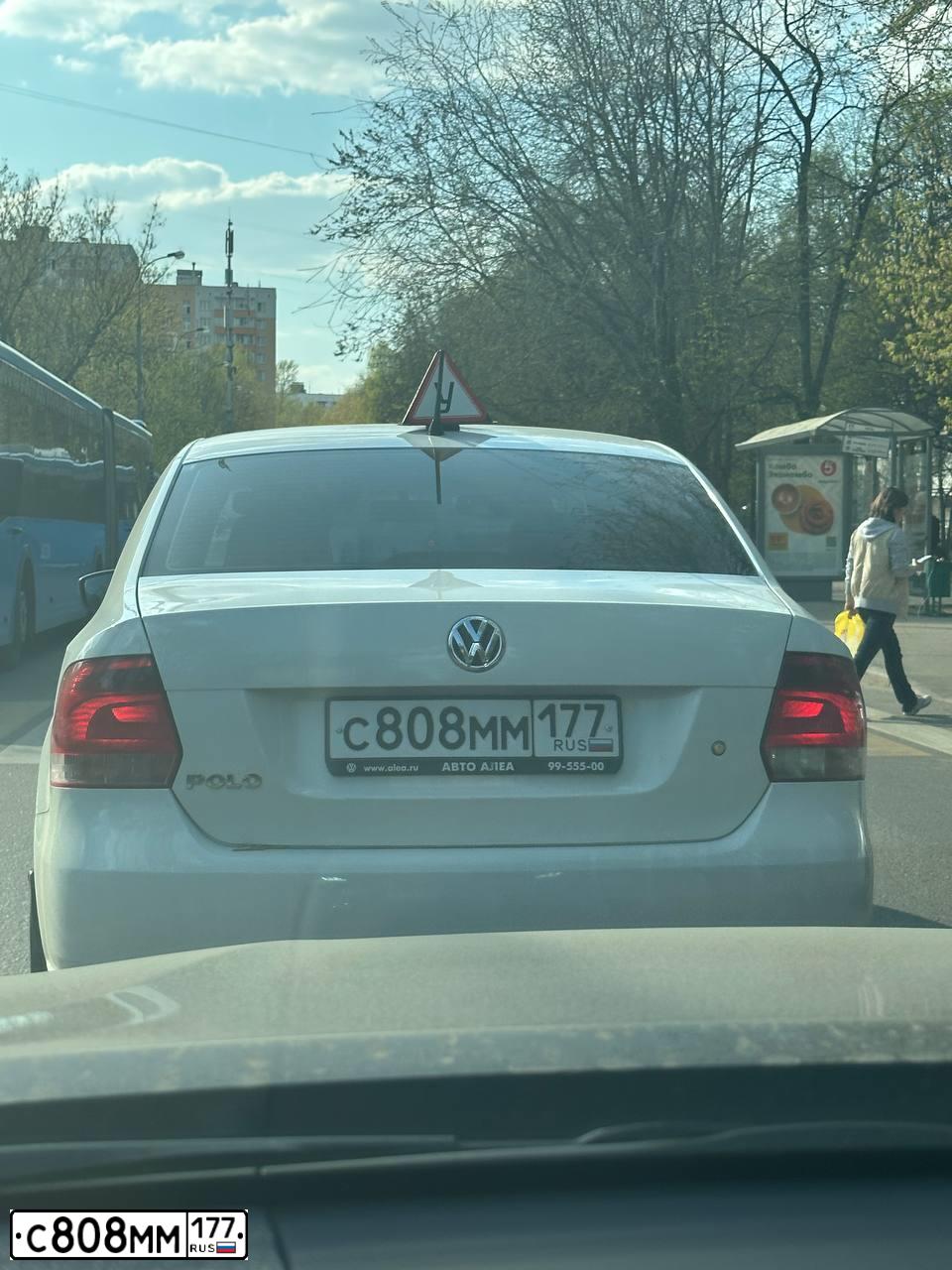 Фото автомобиля VOLKSWAGEN POLO, 2012. Цвет: БЕЛЫЙ