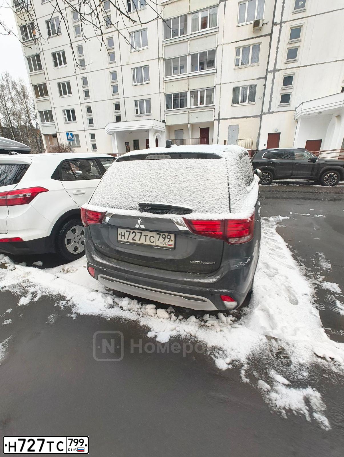 Фото автомобиля MITSUBISHI OUTLANDER, 2020 — госномер Н727ТС799. Цвет: СЕРЫЙ