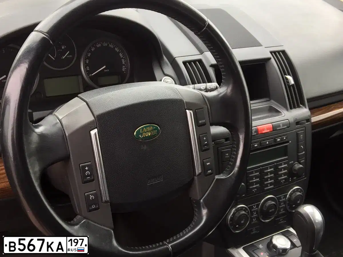 Фото автомобиля LANDROVER FREELANDER, 2010 — госномер Е980ХУ790. Цвет: ЧЕРНЫЙ