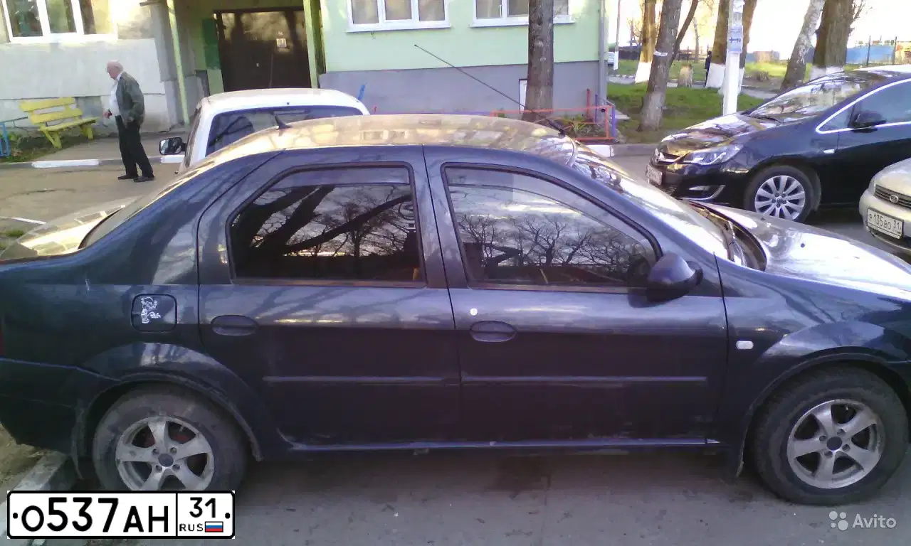 Фото автомобиля RENAULT LOGAN, 2006 — госномер О537АН31. Цвет: ТЕМНО-СЕРЫЙ