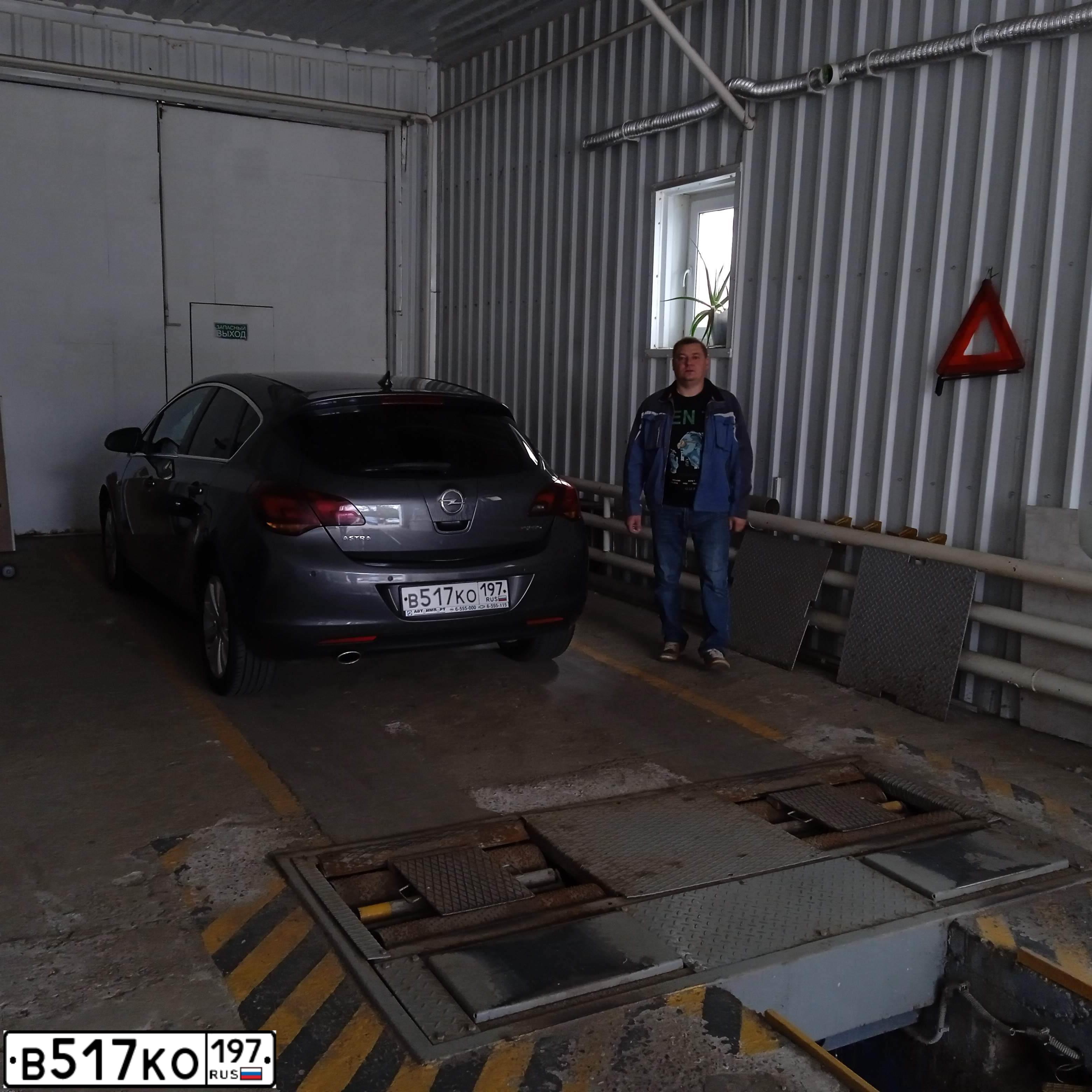 Фото автомобиля OPEL ASTRA, 2010 — госномер В517КО197. Цвет: Серый