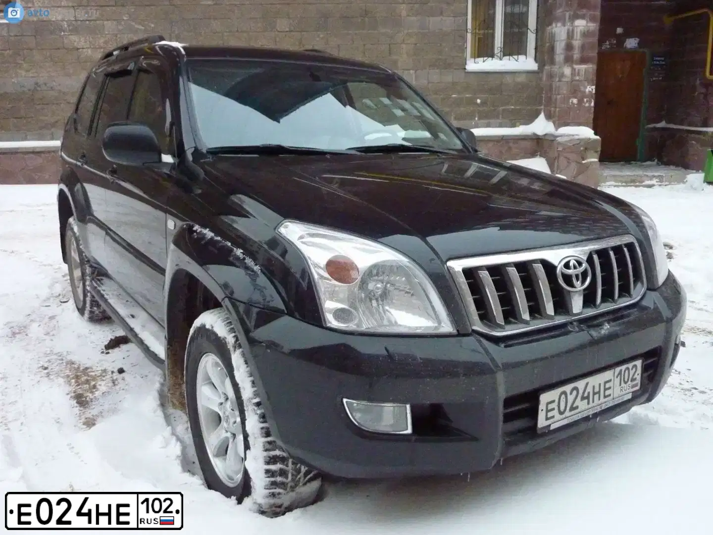 Фото автомобиля TOYOTA LANDCRUISER, 2007 — госномер Е024НЕ102. Цвет: ЧЕРНЫЙ