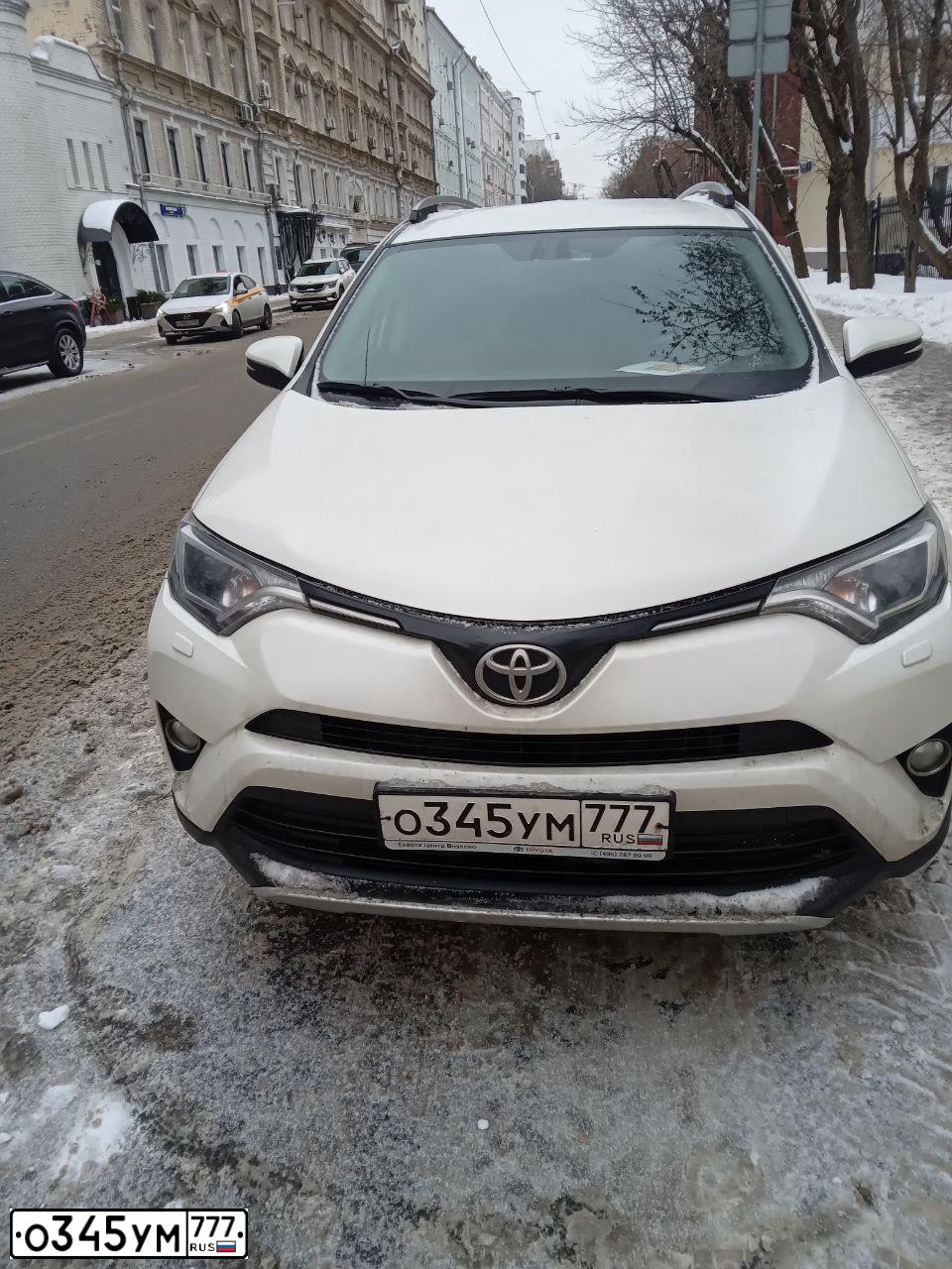 Фото автомобиля TOYOTA RAV4, 2016 — госномер О345УМ777. Цвет: БЕЛЫЙ