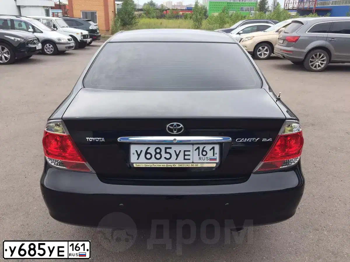 Фото автомобиля TOYOTA CAMRY, 2004 — госномер У685УЕ161. Цвет: ЧЕРНЫЙ