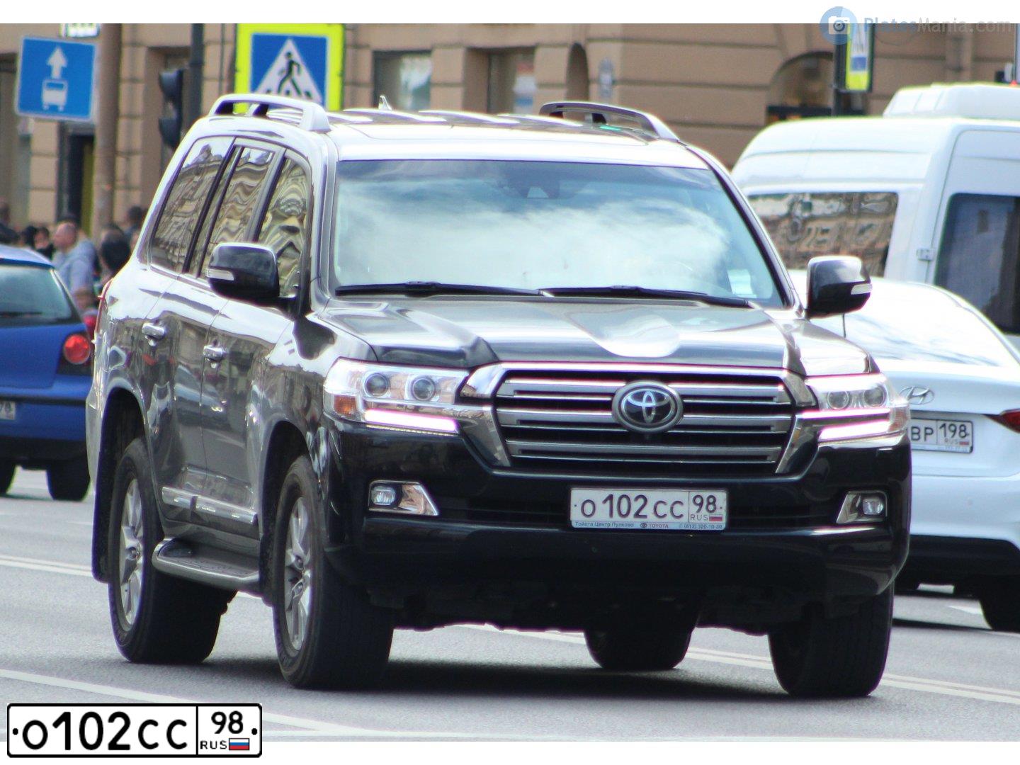 Фото автомобиля TOYOTA LANDCRUISER 200, 2018 — госномер О102СС98. Цвет: Черный