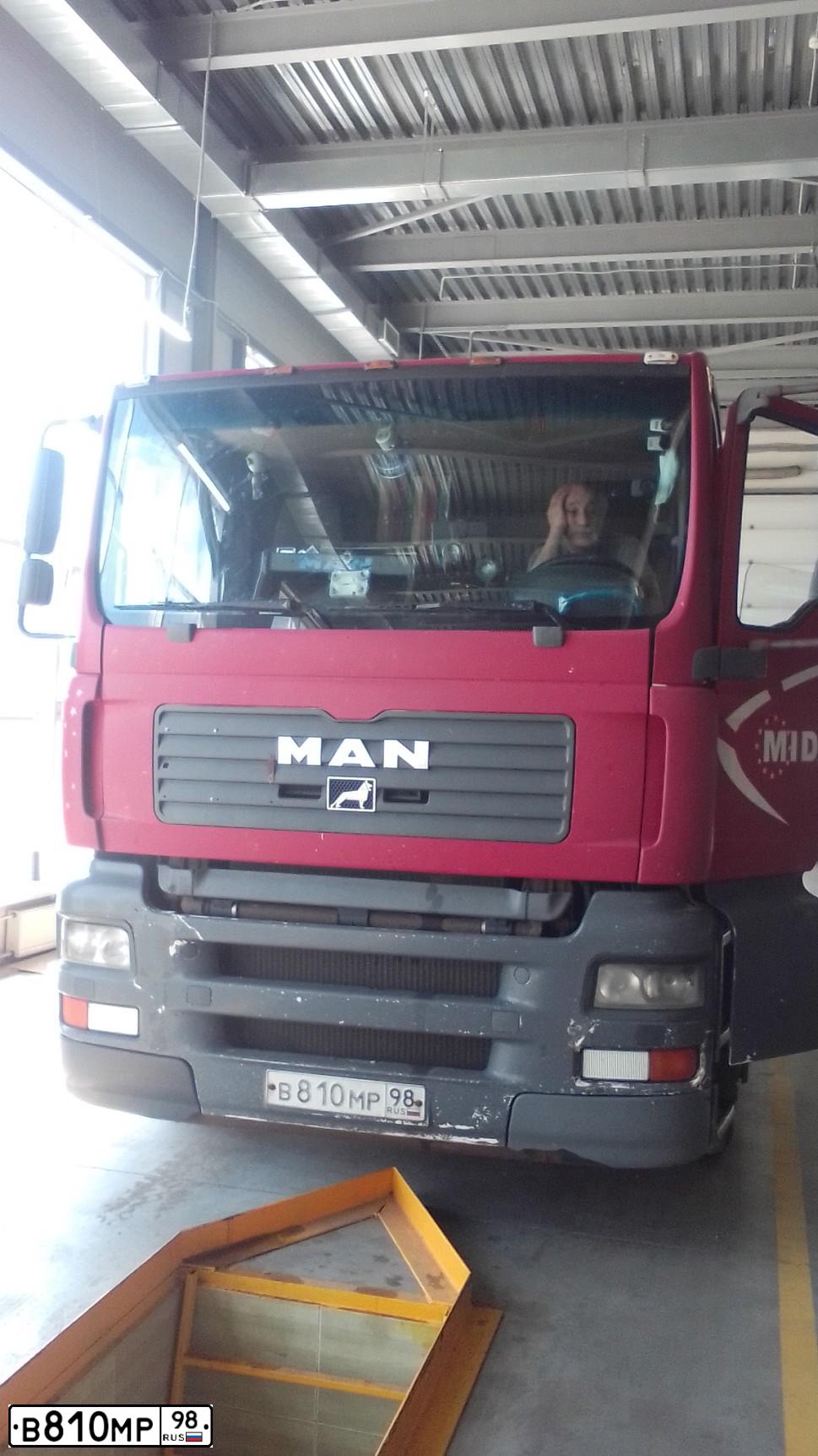 Фото автомобиля MAN TGA 18.XXX /4X2/, 2006 — госномер В810МР98. Цвет: КРАСНЫЙ