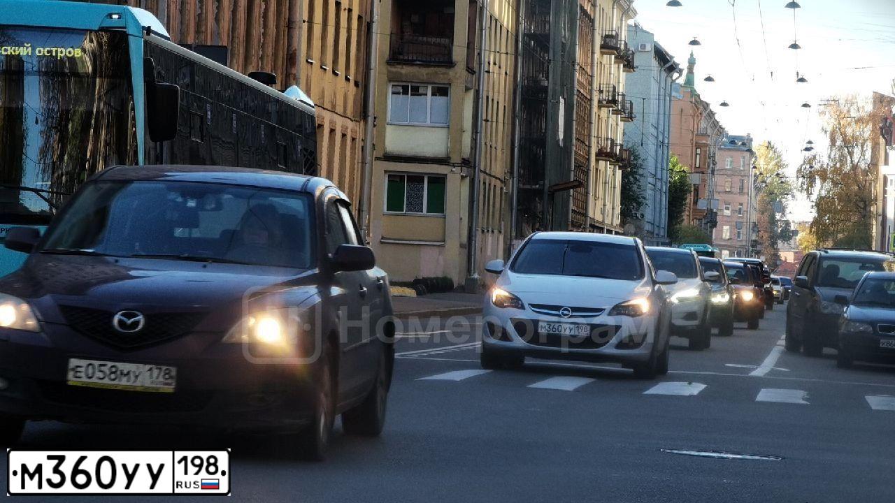 Фото автомобиля OPEL ASTRA, 2014 — госномер М360УУ198. Цвет: Белый