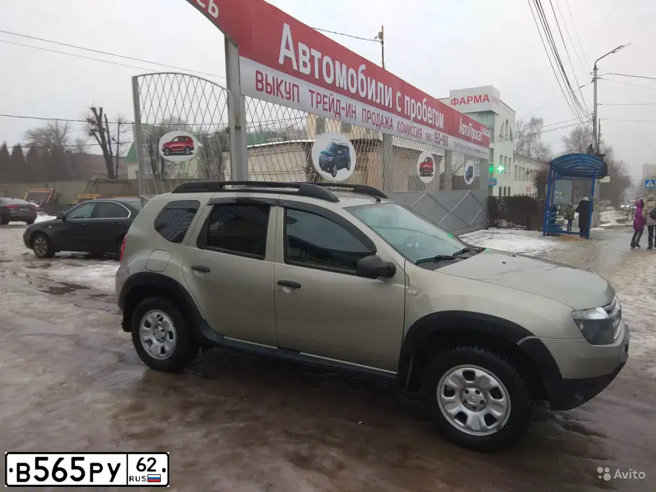 Фото автомобиля RENAULT DUSTER, 2013 — госномер В565РУ62. Цвет: БЕЖЕВЫЙ