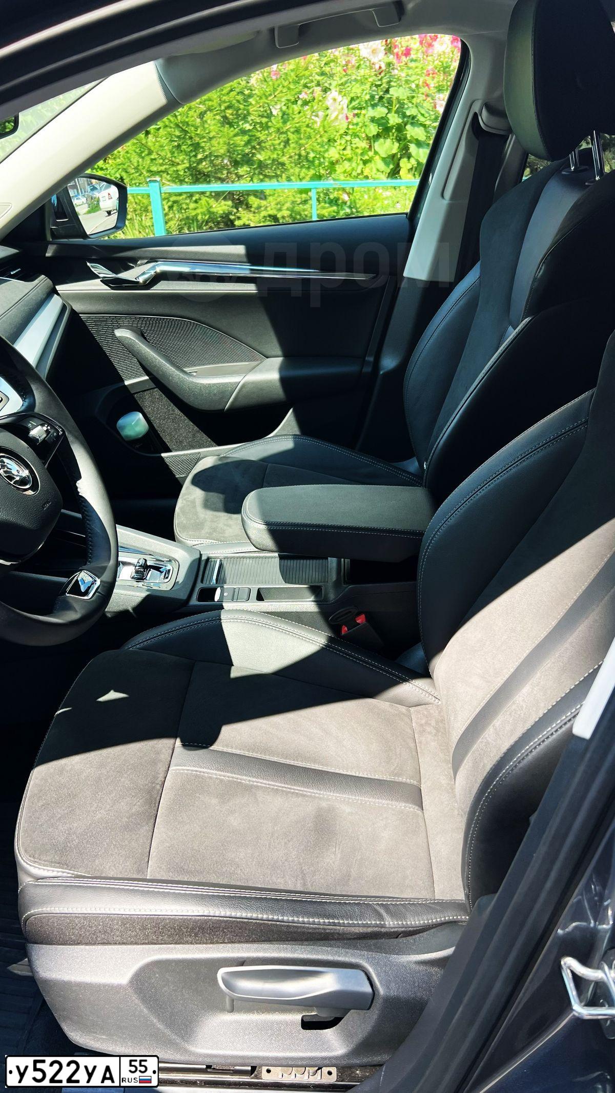 Фото автомобиля SKODA OCTAVIA, 2020 — госномер Н550АН55. Цвет: СЕРЫЙ