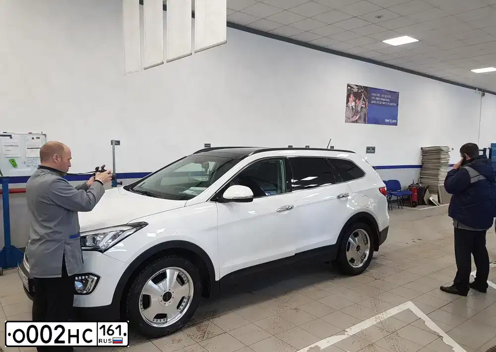 Фото автомобиля HYUNDAI SANTA FE, 2011 — госномер Т083ТМ161. Цвет: СЕРЕБРИСТЫЙ