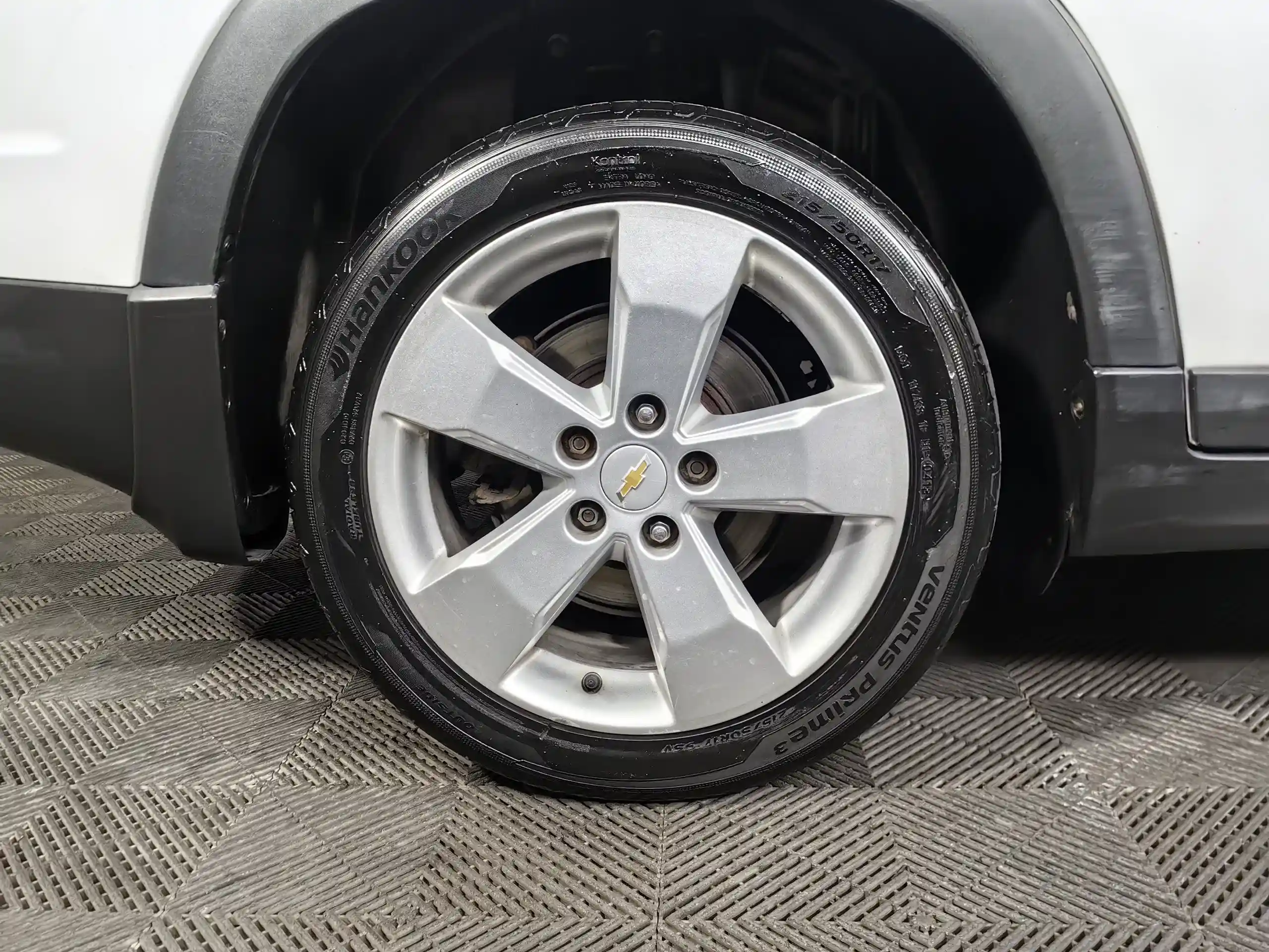 Фото автомобиля CHEVROLET ORLANDO, 2014 — госномер Е332ВВ750. Цвет: Белый