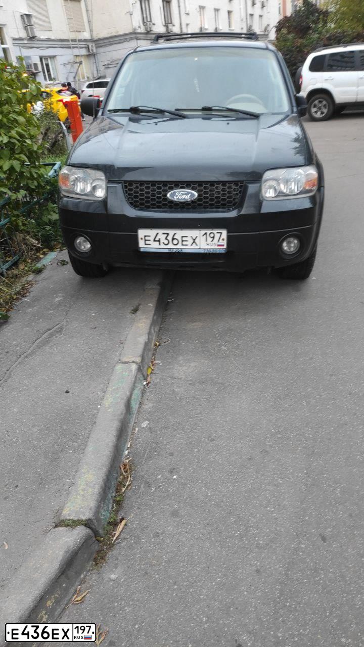 Фото автомобиля FORD ESCAPE, 2004 — госномер Е436ЕХ197. Цвет: ЧЕРНЫЙ