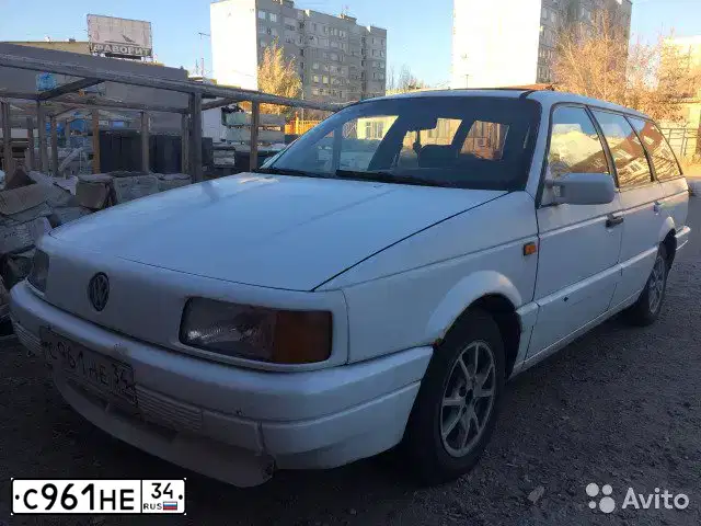 Фото автомобиля VOLKSWAGEN PASSAT, 1988 — госномер С961НЕ34. Цвет: Белый