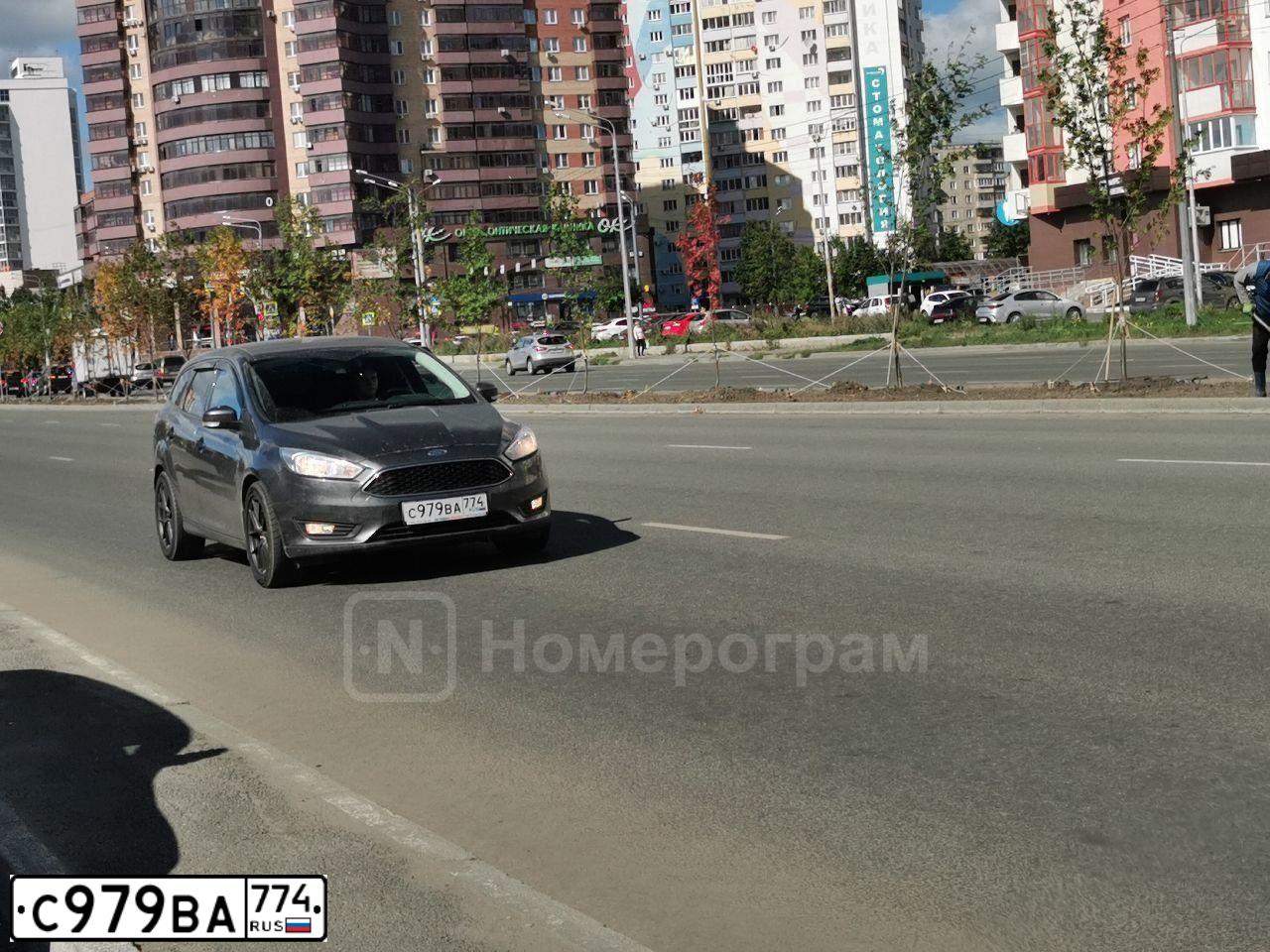 Фото автомобиля FORD FOCUS, 2017 — госномер С979ВА774. Цвет: СЕРЫЙ