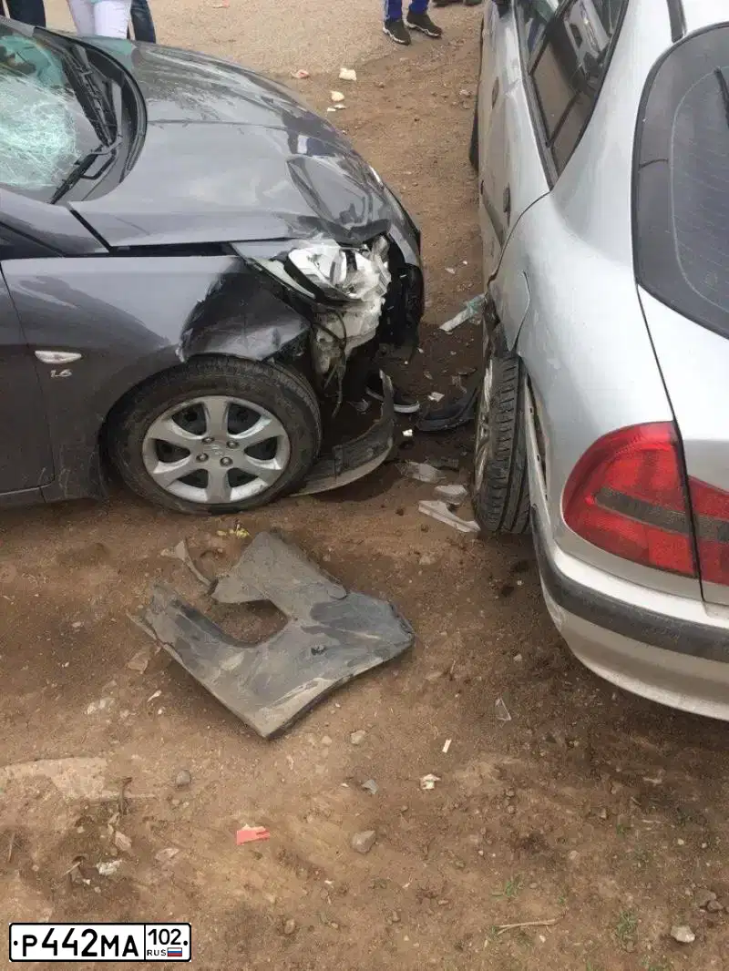Фото автомобиля HYUNDAI SOLARIS, 2014 — госномер Р442МА102. Цвет: ЧЕРНО-СЕРЫЙ