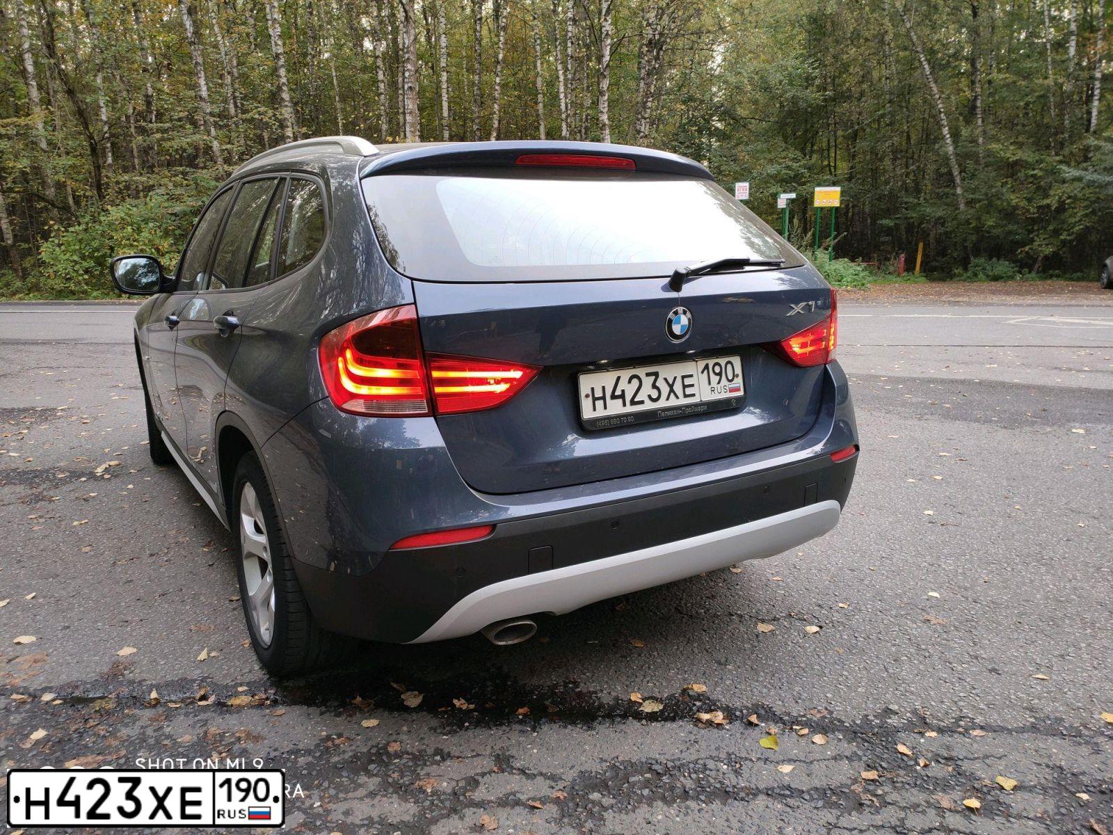 Фото автомобиля BMW X1, 2012 — госномер Е509УО174. Цвет: синий