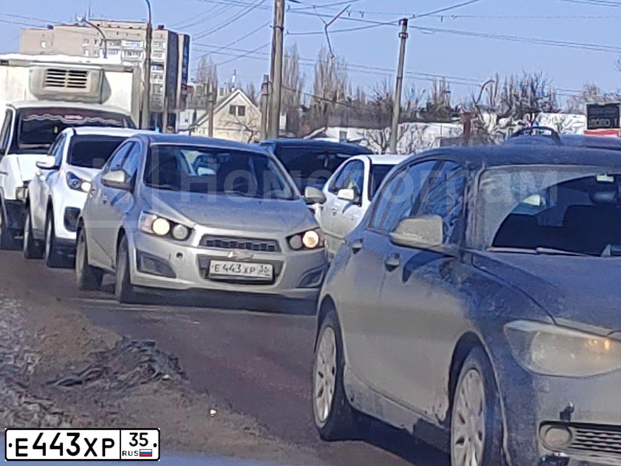Фото автомобиля TOYOTA AVENSIS, 2006 — госномер Т011ТТ35. Цвет: ЧЕРНЫЙ