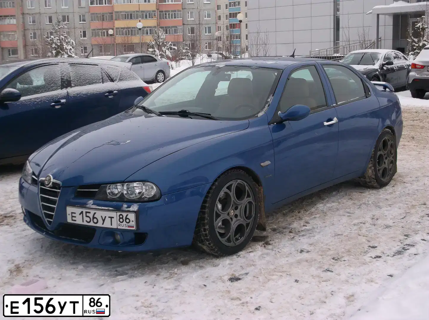 Фото автомобиля ALFAROMEO ALFA 156, 2004 — госномер В820ВА196. Цвет: СИНИЙ