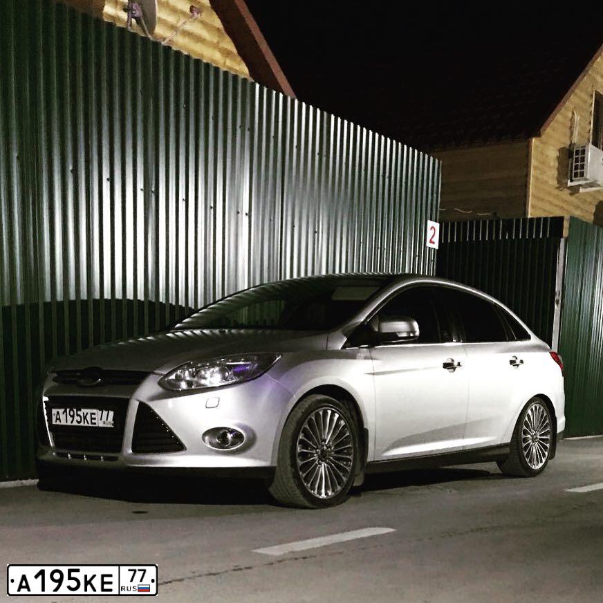 Фото автомобиля FORD FOCUS, 2010 — госномер А195КЕ77. Цвет: ЧЕРНЫЙ