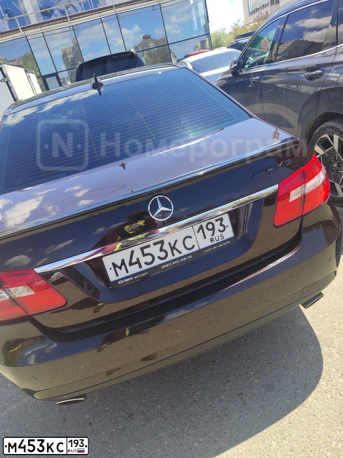 Фото автомобиля MERCEDES E-KLASSE, 2010 — госномер М453КС193. Цвет: Коричневый